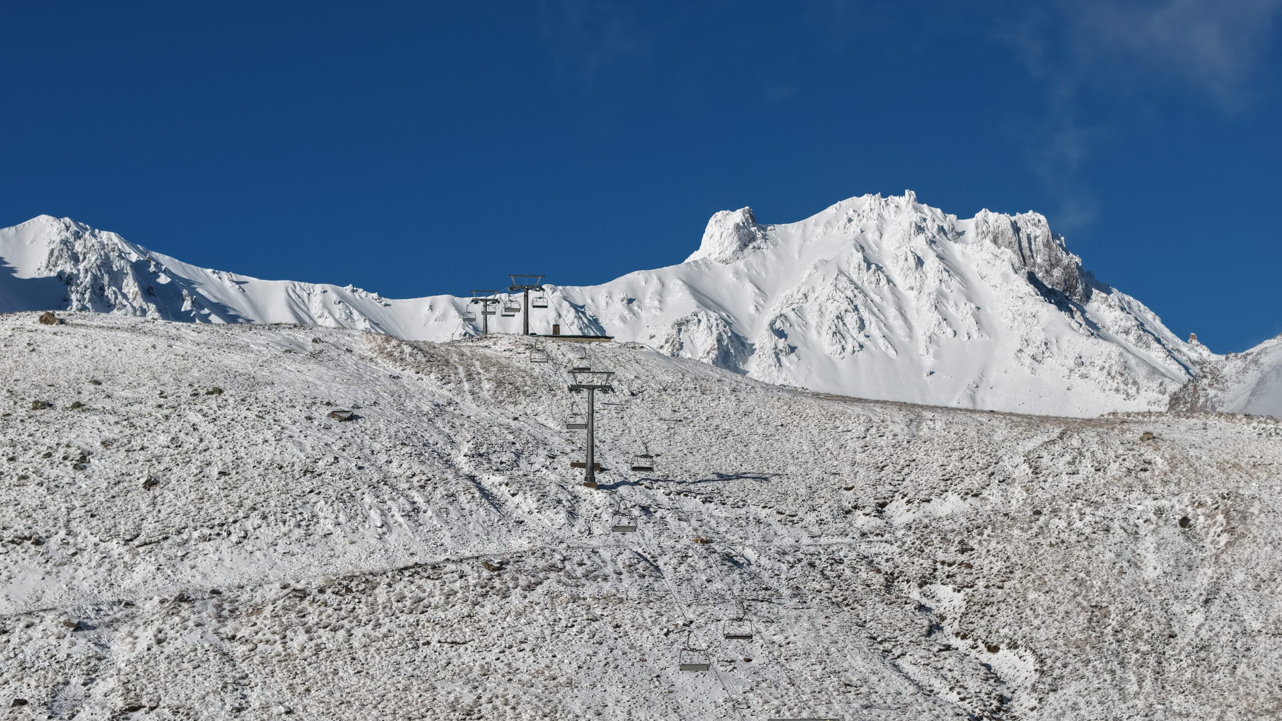 Erciyes Dağı'nın zirvesi beyaza büründü