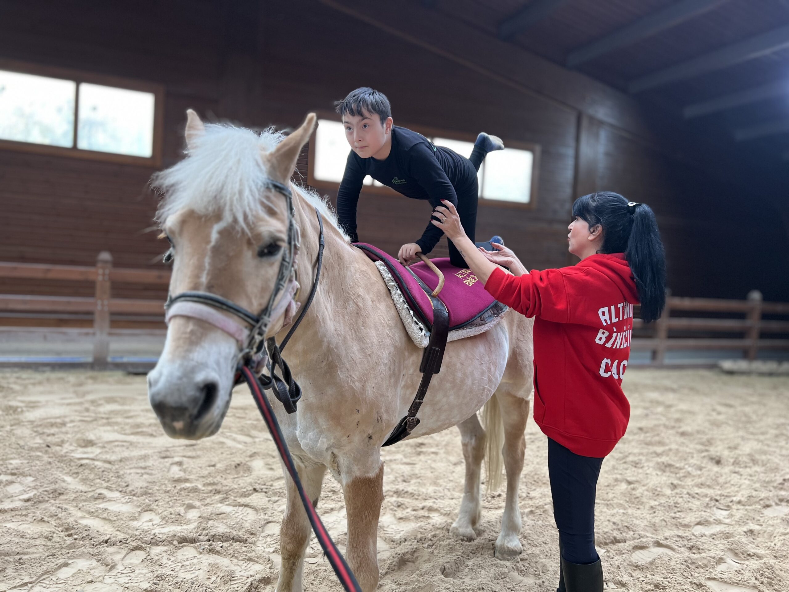Özel gereksinimli çocuklara atlı jimnastikle rehabilitasyon