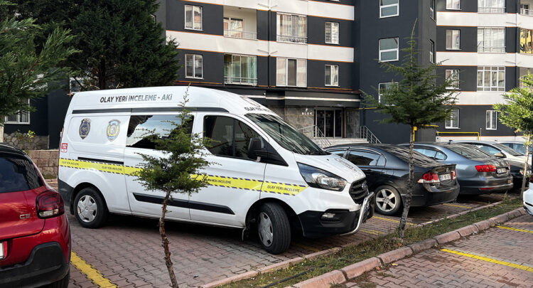 Dini nikahla birlikte yaşayan çift, bıçakla birbirini yaraladı
