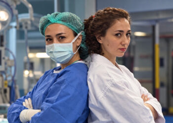 Hastanede şifa dağıtan doktor, minderde madalya için ter döküyor