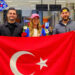 Okyanusu geçen rekor sahibi genç sporcu Eda Savcıgil İzmir'e döndü: Çiçeklerle karşılandı