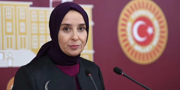 Elif Esen’den Azerbaycan’daki başörtüsü krizine İsrail sorusu: “Türk dünyasında bu gerilim kimin işine yarıyor?”
