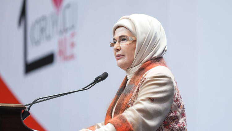 Emine Erdoğan'dan 'Dünya Yaşlılar Günü' paylaşımı: "Büyüklerimizin yanında olmak, bizi biz yapan değerdir"