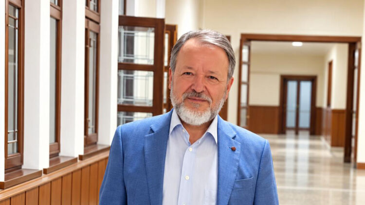 Emin Pekmezci ile şiir saatinde: Şiirlere nefes, şairlere vefa