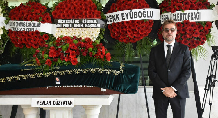 Oyuncu Engin Altan Düzyatan'ın acı günü: Babası son yolculuğuna uğurladı