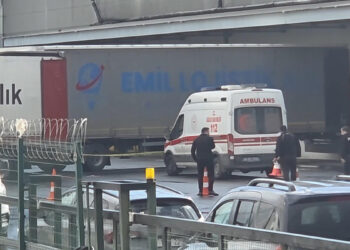 Esenyurt'ta feci kaza: 2 TIR arasında sıkışan şoför hayatını kaybetti