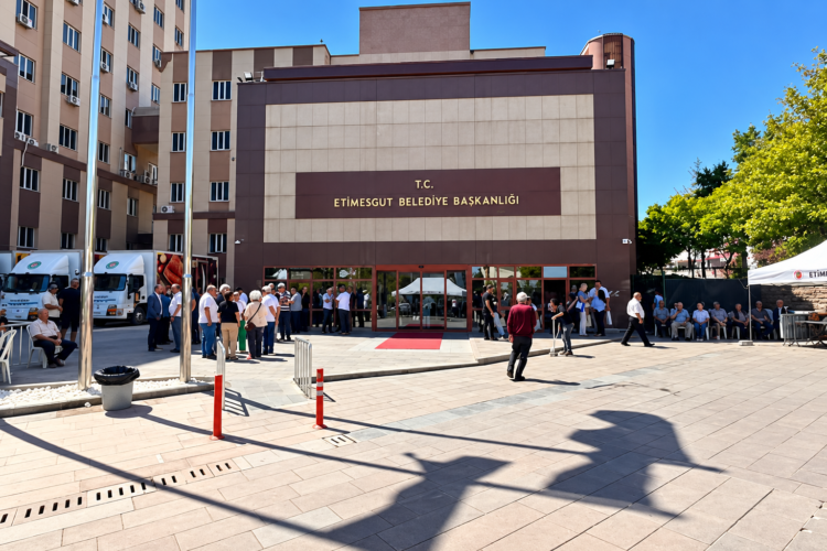 Etimesgut Belediyesi'ne operasyon! 2 başkan yardımcısının da aralarında olduğu 25 kişi gözaltında