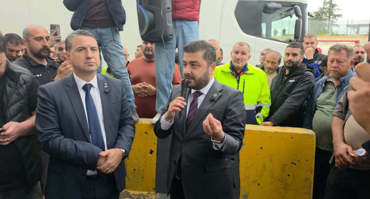 CHP'li isimden TIR şoförlerine destek: "Emeğinize sahip çıkıyoruz, önergemizi vereceğiz"