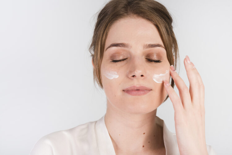 Retinol kaç yaşında kullanılmalı? 25, 30 ve 40 yaş için cilt bakımında uzmanların dikkat çektiği detaylar