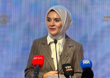 Bakan Göktaş rakamları açıkladı: 11 bin 72 çocuğa yuva olan koruyucu ailelere teşekkür!