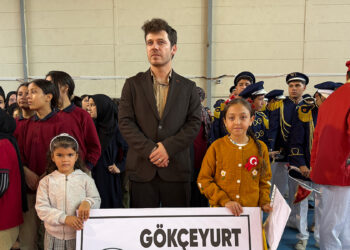 Geçen yıl tek başına kutladığı Cumhuriyet Bayramı’nı bu kez arkadaşlarıyla kutladı