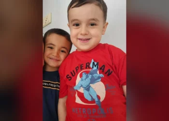 Kampanyası tamamlanan Göktuğ'un hesabında kalan para, kendisi gibi DMD'li adaşına umut oldu