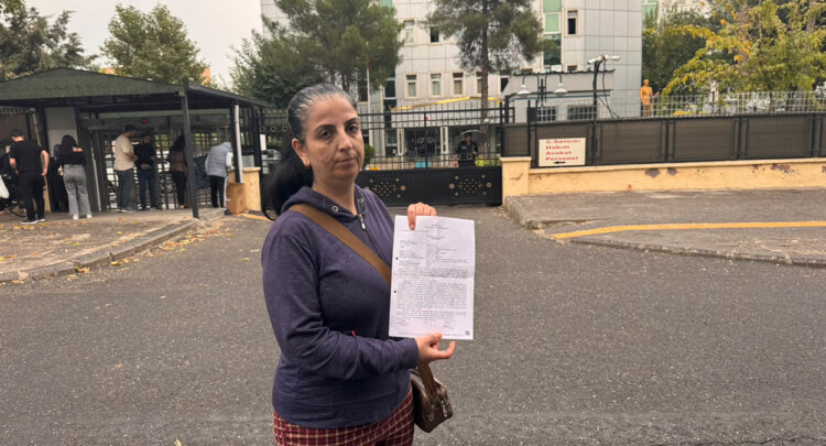‘Polisiz’ deyip 1,2 kilo altını alarak dolandıran 3 şüpheli tutuklandı: "14 yıllık emeğimizi istiyorum"