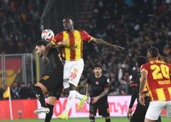Göztepe Anthony Dennis'i aradı: Eyüpspor maçında orta sahada verim alamadı