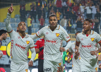 Göztepe hayata döndü: Eyüpspor'u 4-0 yenerek ilk galibiyetlerini aldılar