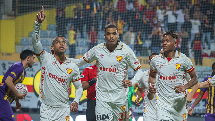 Göztepe hayata döndü: Eyüpspor'u 4-0 yenerek ilk galibiyetlerini aldılar