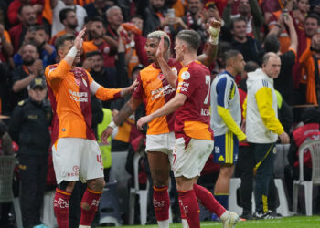 Galatasaray derbide evinde güldü, zirvede seriyi sürdürdü: 40 maçtır evinde yenilmiyor