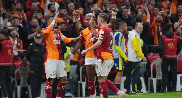 Galatasaray derbide evinde güldü, zirvede seriyi sürdürdü: 40 maçtır evinde yenilmiyor