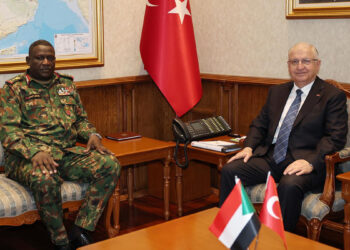 Yaşar Güler, Sudan Kara Kuvvetleri Komutanı'nı kabul etti