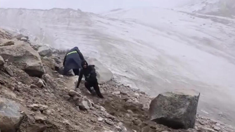 Ağrı Dağı’nda heyelan; dağcılar kayalardan son anda kurtuldu