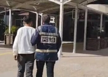 Aksaray'da iş yerinden 10 bin TL çaldı: Hırsızlık anı kameralara yansıdı