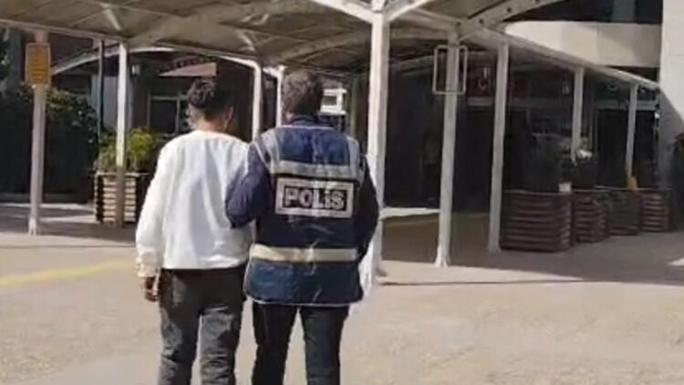 Aksaray'da iş yerinden 10 bin TL çaldı: Hırsızlık anı kameralara yansıdı