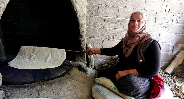 Kayseri’de imece usulü kışlık yufka ekmeği geleneği: "Köyde hayat var"