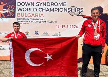 Masa tenisi dünya 3'üncüsü Işık, antrenörlük bölümünün ilk ve tek Down sendromlu öğrencisi
