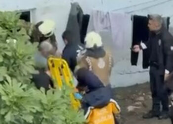 Küçükçekmece’de su basan bodrum katta mahsur kalan kişiyi itfaiye kurtardı