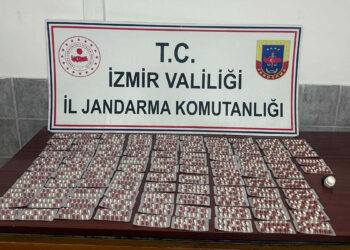Jandarmanın durdurduğu araçta 1456 sentetik hap ele geçirildi