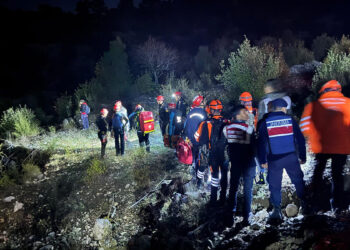 Eğitime geldikleri kanyonda kaybolan İHH gönüllülerini kurtarma çalışmaları sürüyor