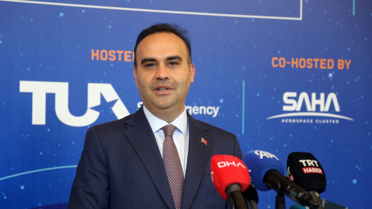 Bakan Kacır uzay hedefi için tarih verdi: "2027'nin ilk aylarında, uzay aracımızı Ay'a göndereceğiz"