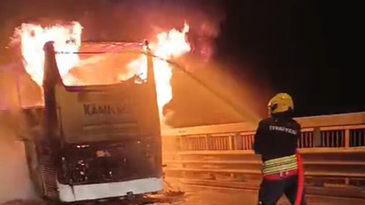Bolu'da otoyolda korku dolu anlar: Yolcu otobüsü alev alev yandı