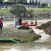 Kağıthane’de selde kaybolanları aramak için göletle dere arasına kanal açıldı