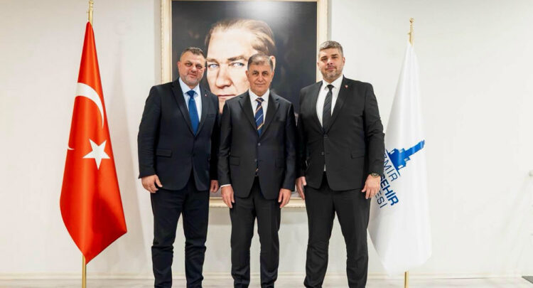 Karşıyaka'dan Başkan Tugay'a stat ziyareti: "Stadımız için el ele, hep birlikte"