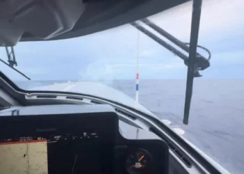 Kaş açıklarında yaralanan gemi personeli için Sahil Güvenlik seferber oldu!