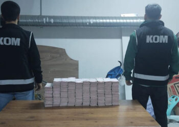 Evinin bodrumundan çuvallarla para çıktı: 3 milyon 912 bin TL ele geçirildi