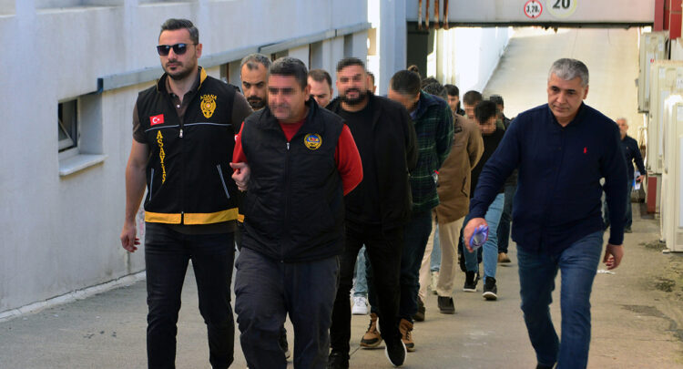 Kalaşnikoflu Kazacılar adliyede! 7 ilde 76 sahte kazayla vurgun yapan çeteye darbe