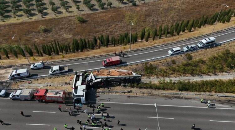 Manisa'da 11 kişinin öldüğü otobüs kazasında yeni gelişme: 2 sürücüye gözaltı kararı
