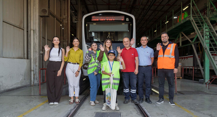 Metro sevgisi boyundan büyük: Hayali doğum gününde gerçek oldu