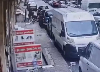 Esenler'de motosiklet hırsızlığı kamerada; 1 kişi tutuklandı