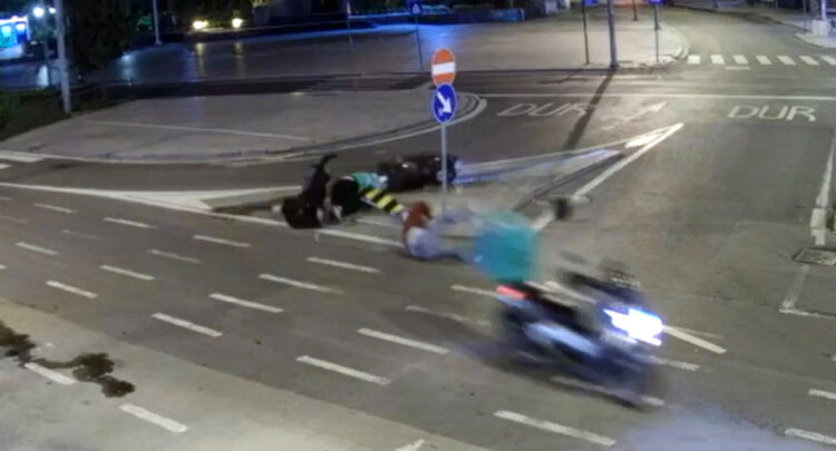 Çorlu'da iki motosikletin çarpıştığı kaza kameralara yansıdı; 3 yaralı