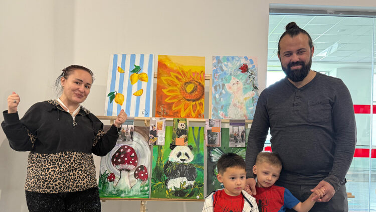İkiz annesi Nurdan, kemoterapide resimle hayata tutundu