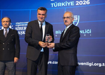 Siber güvenlikte akademi lideri ODTÜ: Rektör Ahmet Yozgatlıgil’e Üstün Hizmet Ödülü