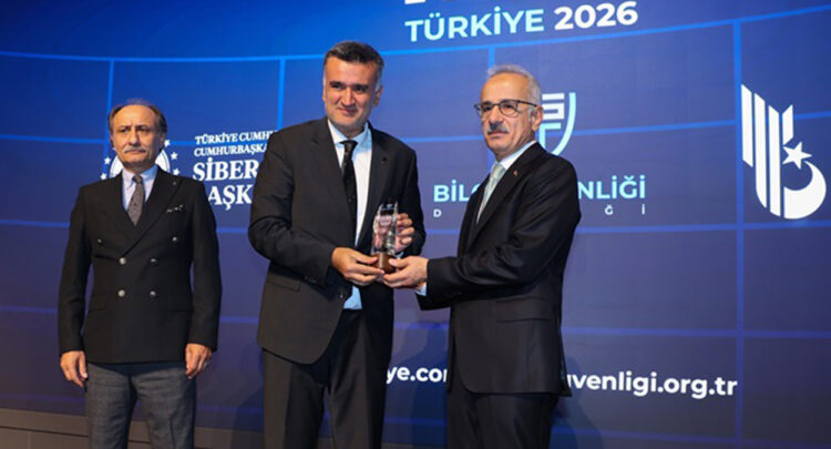 Siber güvenlikte akademi lideri ODTÜ: Rektör Ahmet Yozgatlıgil’e Üstün Hizmet Ödülü