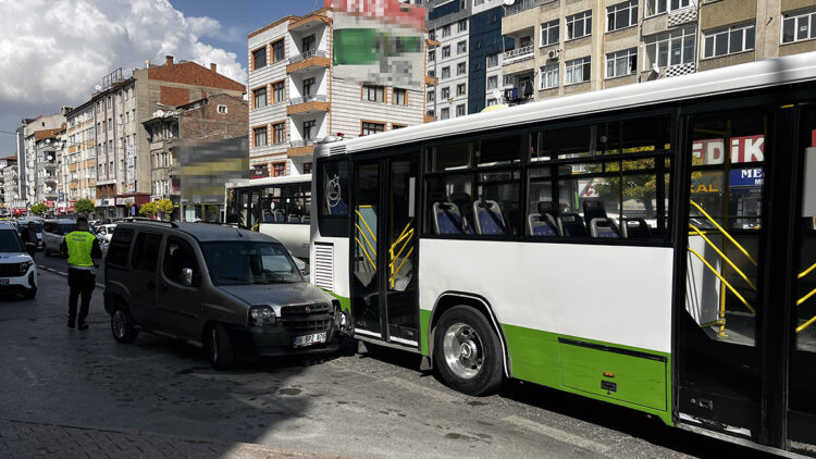 Kayseri'de bıçaklı kavgada ortalık karıştı: Yaralayıp kaçmak isterken kaza yaptı