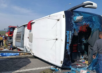 Manisa'da tur otobüsü devrildi; çok sayıda ölü ve yaralı var