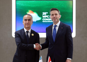 Alparslan Bayraktar, Özbekistanlı mevkidaşı Khodjaev ile görüştü