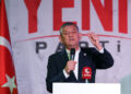 YENİ Parti lideri Özgür Özel Manisa'dan seslendi: "Kötülüğe ve zorbalığa teslim olmayacağız"