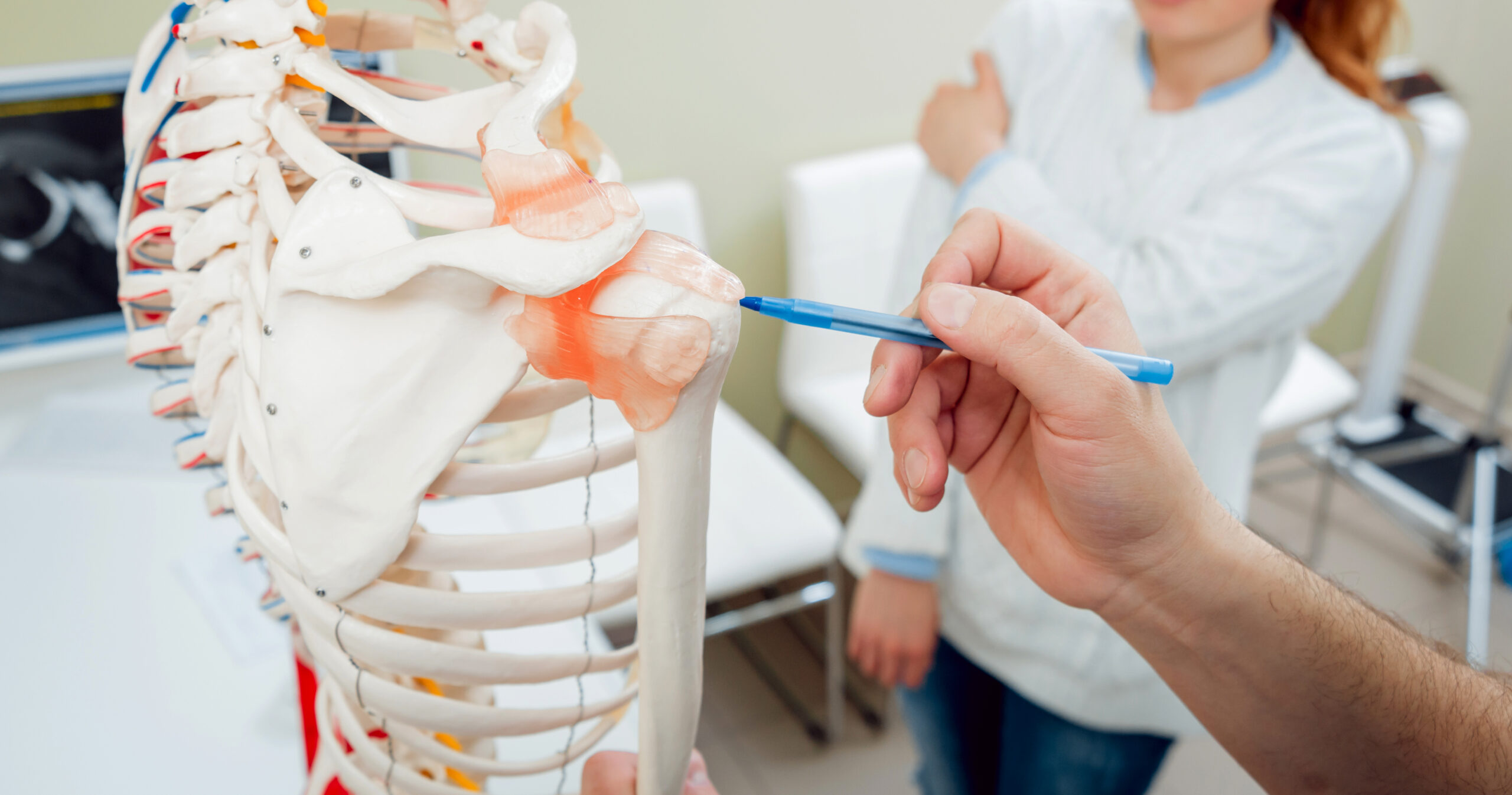Bugün 20 Ekim Dünya Osteoporoz Günü! Kemik erimesi sessiz ilerliyor: İşte fark edilmeyen belirtiler ve risk faktörleri